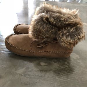 Short fur boots